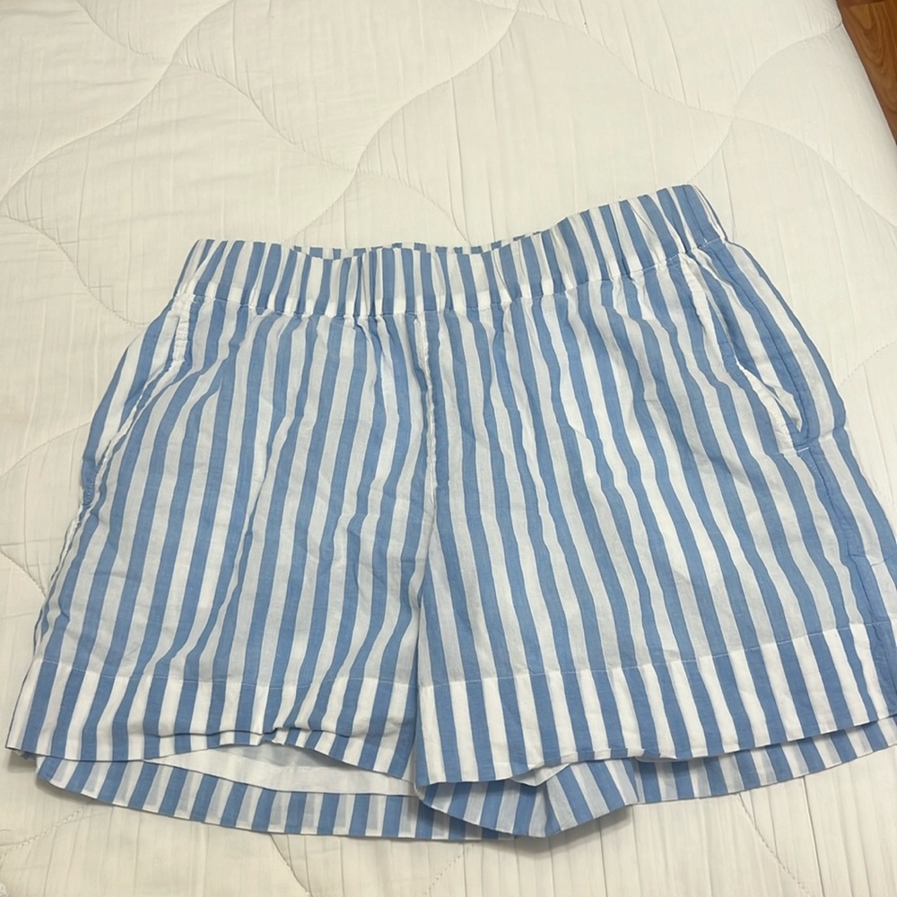 Stripped linen shorts